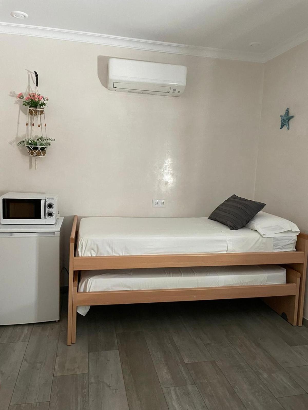 Hostal La Tarayuela Barbate Bagian luar foto
